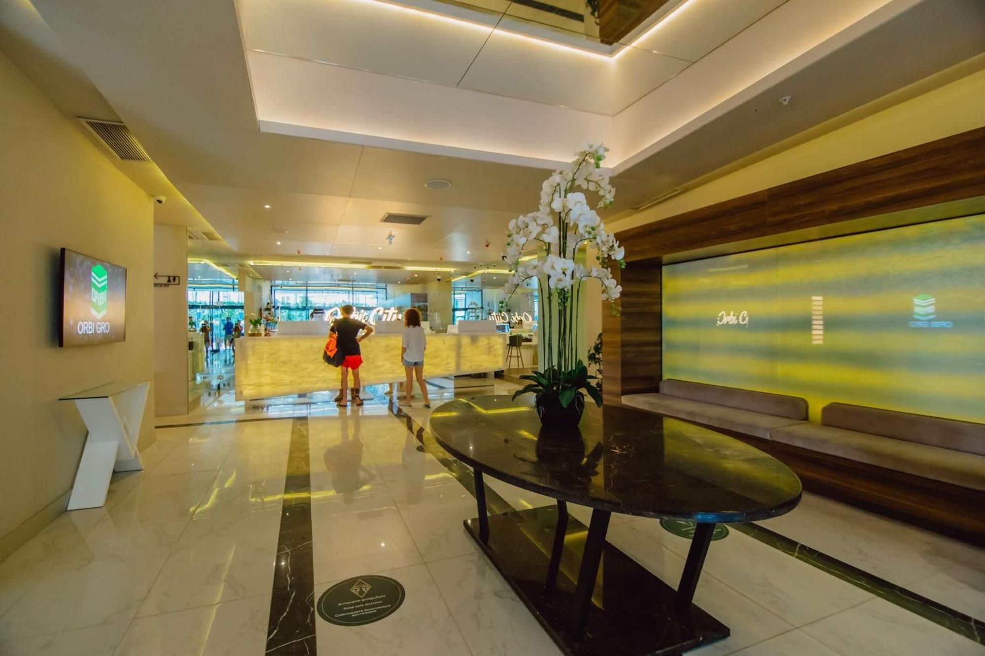 Orbi City Center Sea View Aparthotel บาทูมิ ภายนอก รูปภาพ